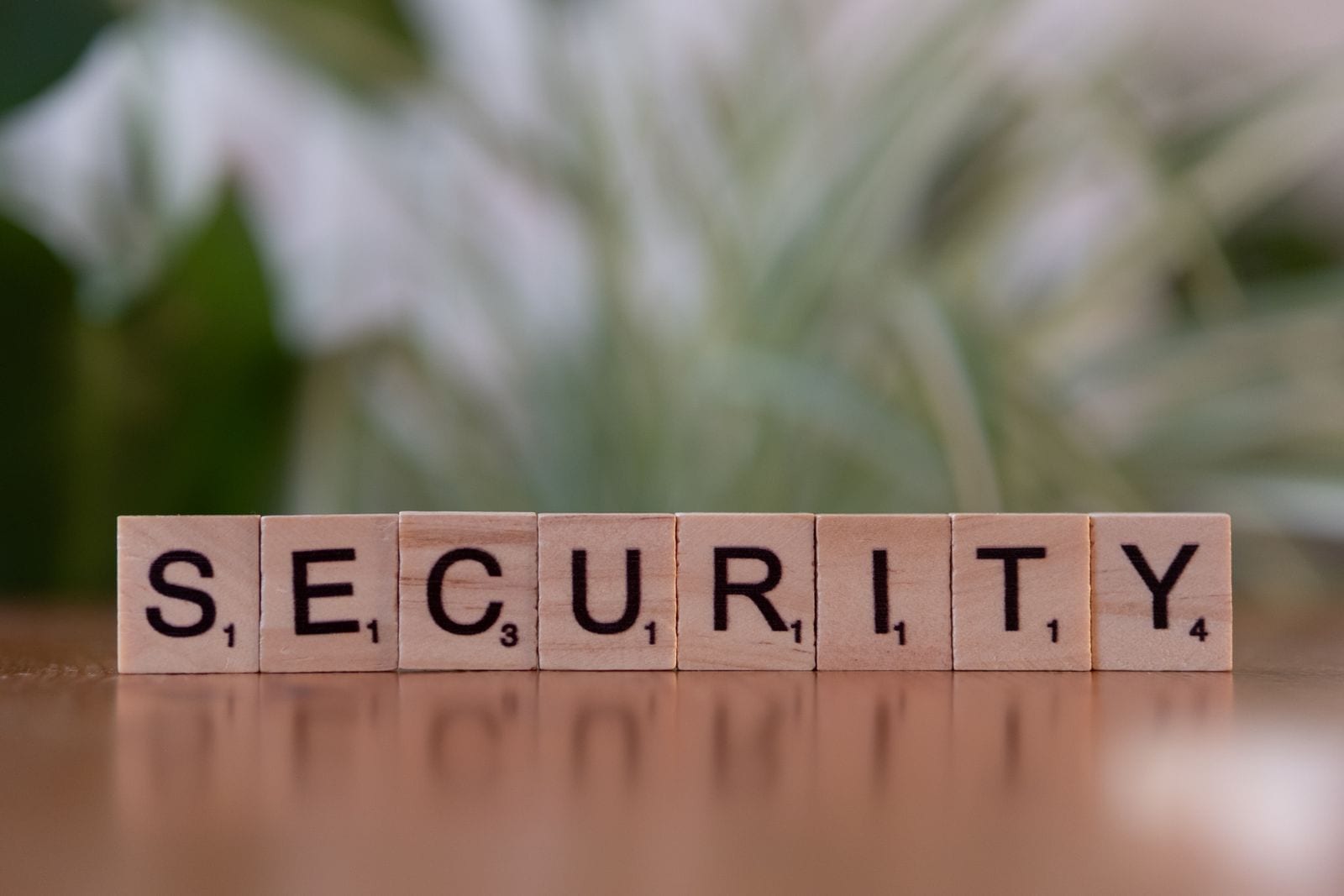 Digital padlock protected by a security shield